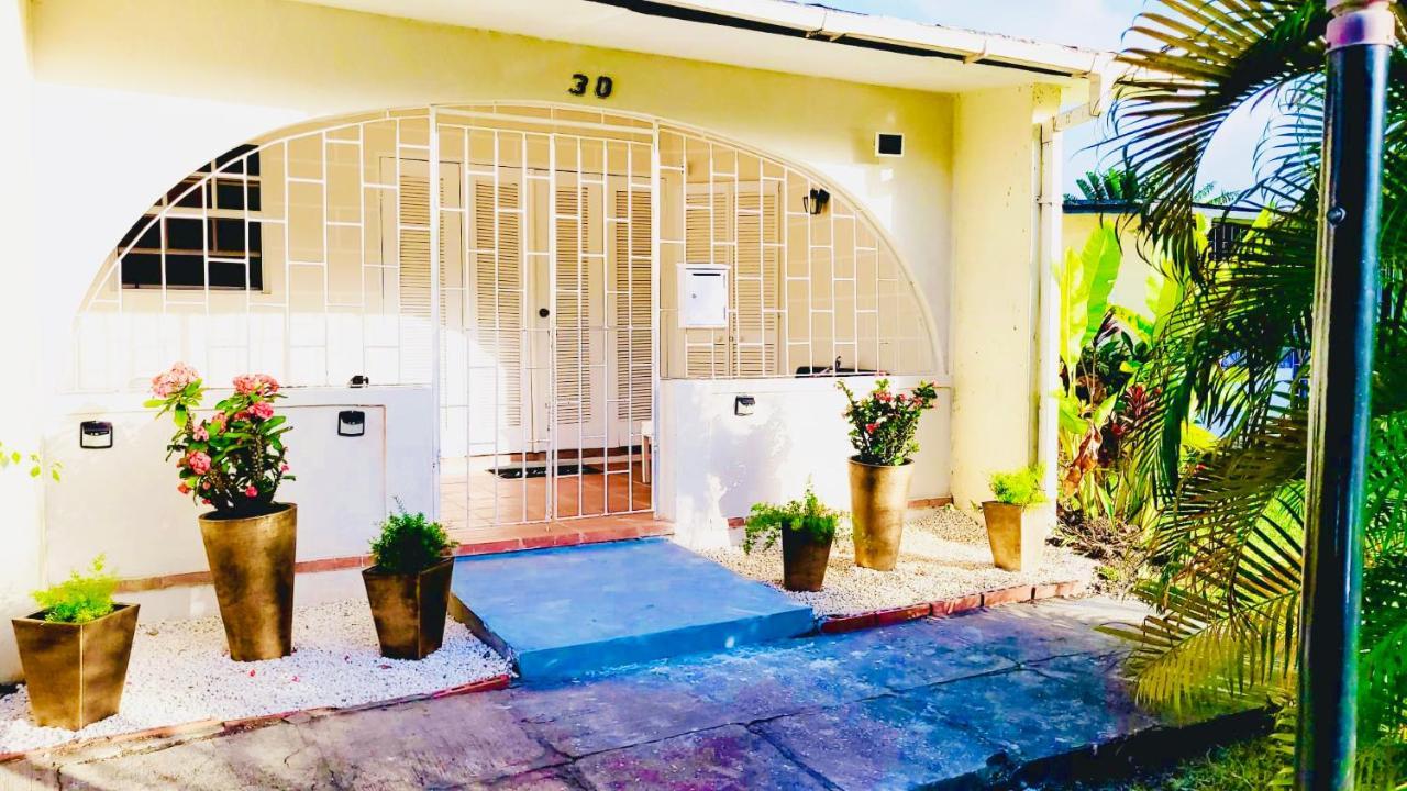 Sugalove Villa 30 Flamboyant Ave Saint James Exterior foto